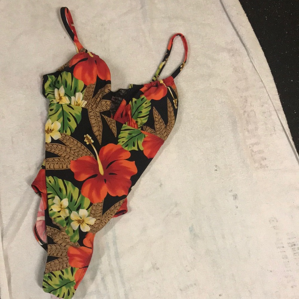 Beach Bay One-Piece Swimsuit